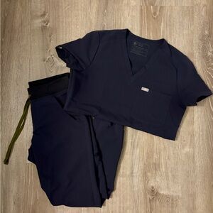 Figs Quiet Navy set, XS one pocket top and XSP joggers